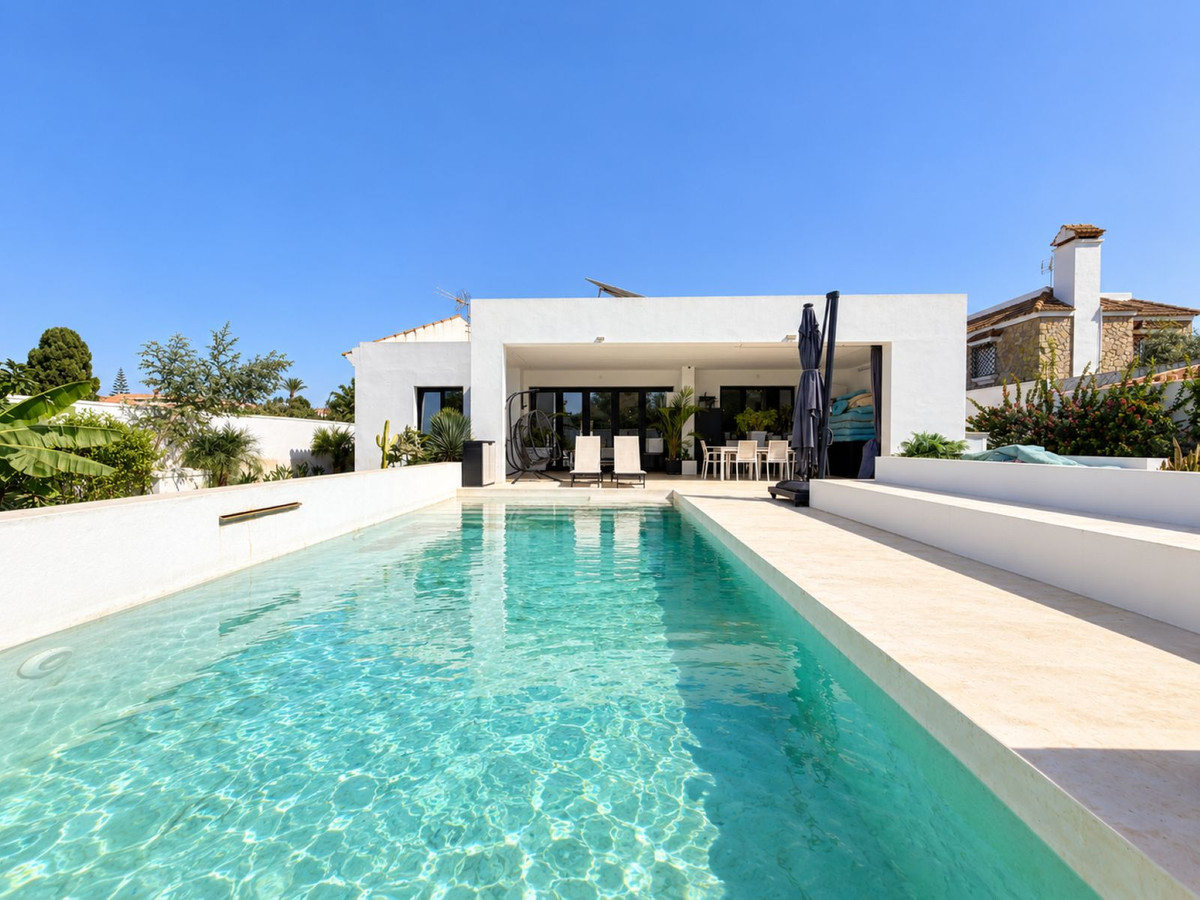 Detached Villa in La Alcaidesa — photo 2