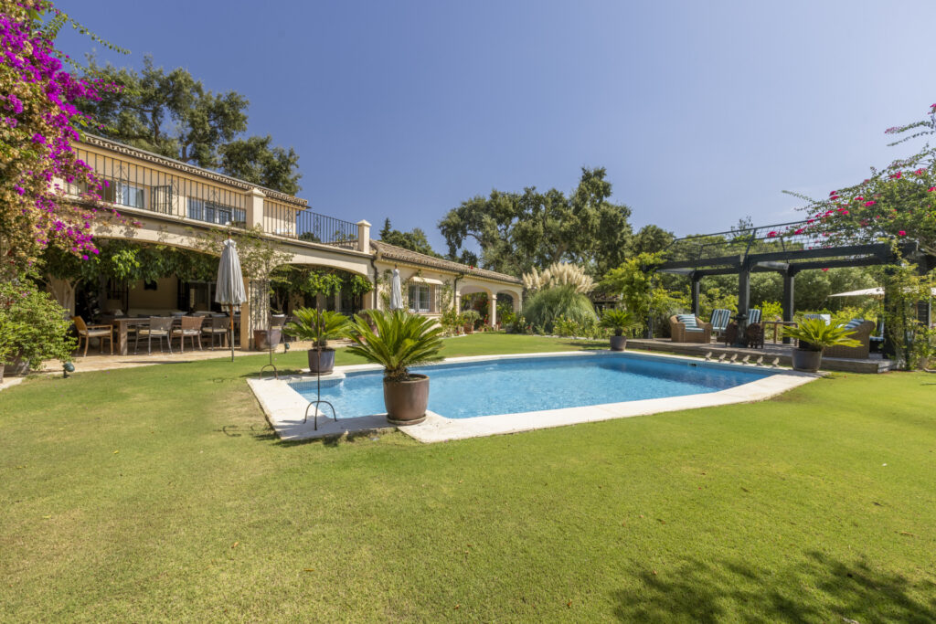 Andalusian Villa On Two Plots Beside Real Club Valderrama