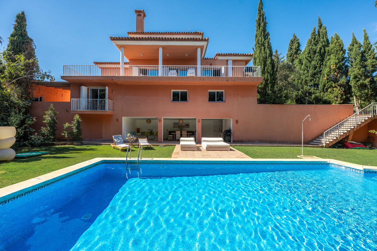 Villa Indira — Andalusian Home With A Private Pool In Zona B