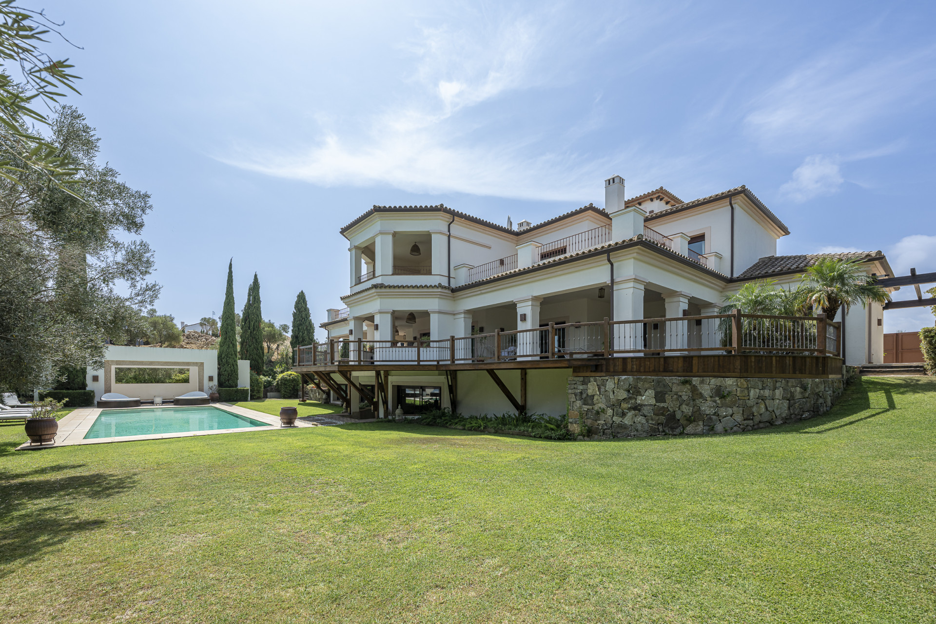 Courtyard Villa With Heated Pool And Cinema In Sotogrande Alto