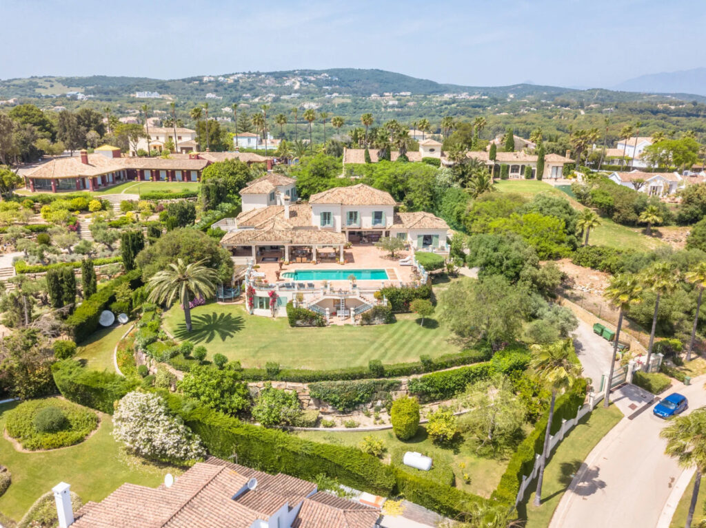 Nine-Bedroom Villa With Guest Apartment In Sotogrande Alto